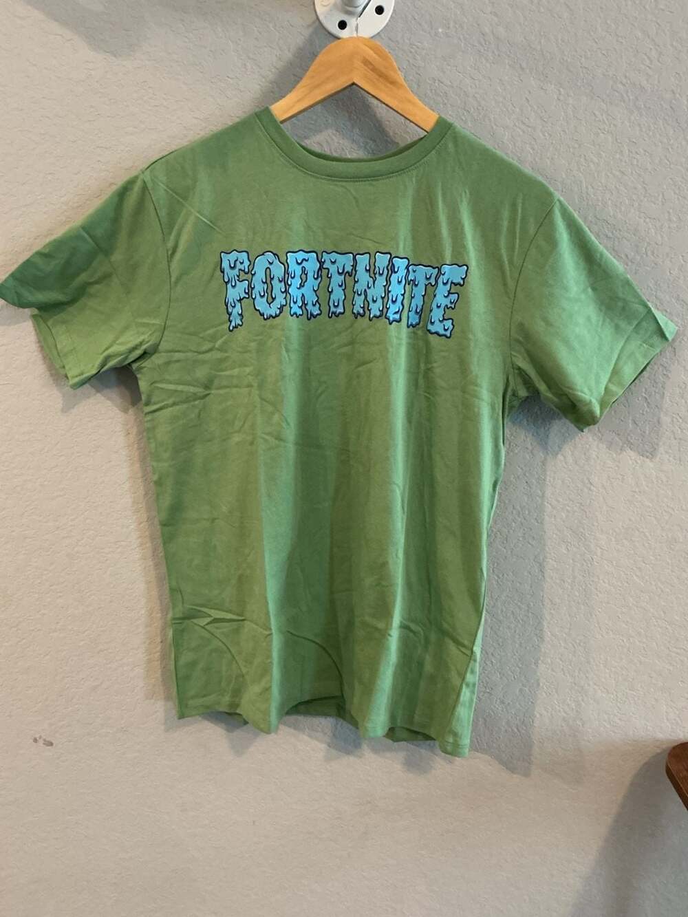 Fortnite Graphic Boys T-Shirt Size 2X(16-18)Green Blue Logo